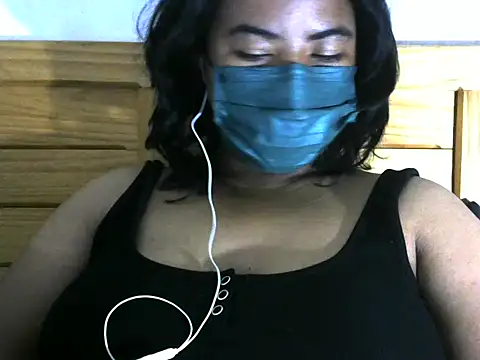 Snapshot of Artinah22 chatting on September 12, 2025, 7:36 pm Artinah22 online show from September 12, 2025, 7:36 pm
