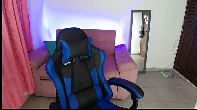 Julieta Sandia online show from November 23, 2025, 1:27 am