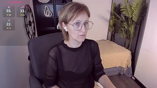 Snapshot of Paris_Cherry chatting on December 22, 2025, 5:54 pm Paris Cherry online show from December 22, 2025, 5:54 pm