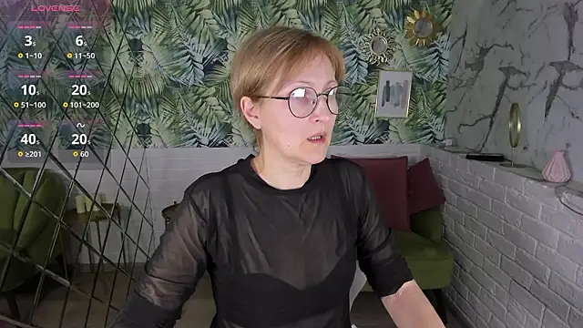 Snapshot of Paris_Cherry chatting on February 7, 2026, 6:22 pm Paris Cherry online show from February 7, 2026, 6:22 pm