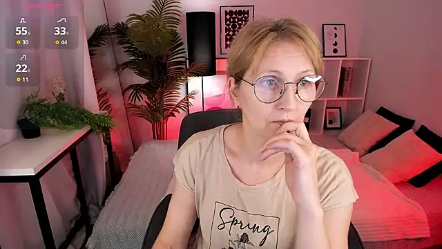 Snapshot of Paris_Cherry chatting on February 28, 2026, 1:01 pm Paris Cherry online show from February 28, 2026, 1:01 pm