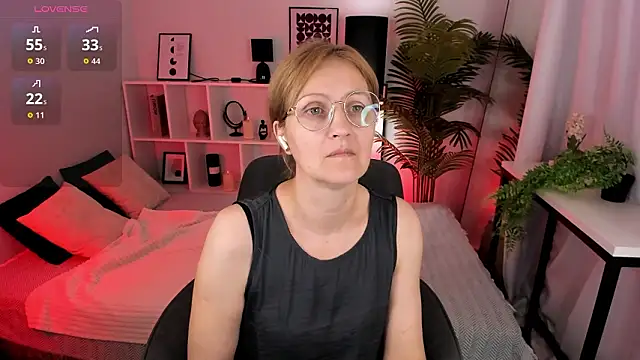 Snapshot of Paris_Cherry chatting on March 1, 2026, 1:13 pm Paris Cherry online show from March 1, 2026, 1:13 pm