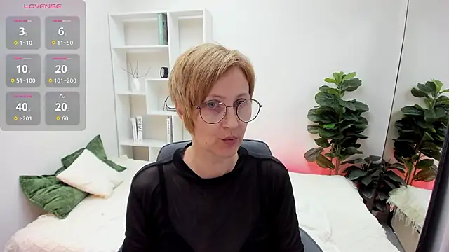Snapshot of Paris_Cherry chatting on March 21, 2026, 6:00 pm Paris Cherry online show from March 21, 2026, 6:00 pm