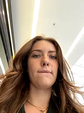 Snapshot of MariiD chatting on October 22, 2025, 9:09 am MariiD online show from October 22, 2025, 9:09 am