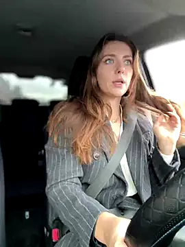 Snapshot of MariiD chatting on October 28, 2025, 8:29 am MariiD online show from October 28, 2025, 8:29 am