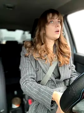 Snapshot of MariiD chatting on November 6, 2025, 8:59 am MariiD online show from November 6, 2025, 8:59 am