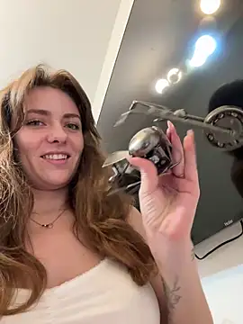 Snapshot of MariiD chatting on December 1, 2025, 11:48 am MariiD online show from December 1, 2025, 11:48 am