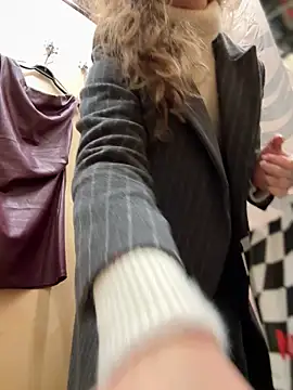 Snapshot of MariiD chatting on December 14, 2025, 9:14 am MariiD online show from December 14, 2025, 9:14 am