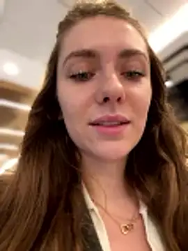 Snapshot of MariiD chatting on December 18, 2025, 10:21 am MariiD online show from December 18, 2025, 10:21 am