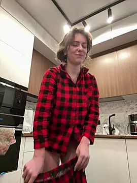 Snapshot of MariiD chatting on February 14, 2026, 6:10 am MariiD online show from February 14, 2026, 6:10 am