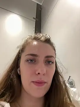 Snapshot of MariiD chatting on March 27, 2026, 8:26 am MariiD online show from March 27, 2026, 8:26 am