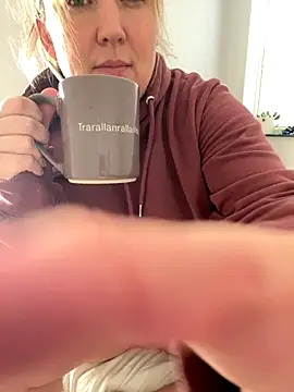 Snapshot of Anna_Alexa chatting on November 7, 2025, 1:00 pm Anna Alexa online show from November 7, 2025, 1:00 pm