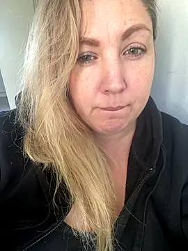 Snapshot of Anna_Alexa chatting on November 17, 2025, 10:21 am Anna Alexa online show from November 17, 2025, 10:21 am