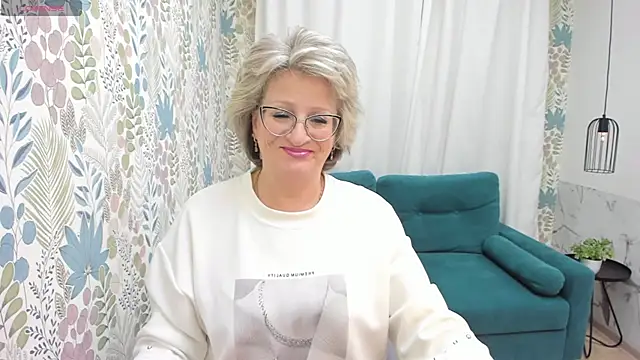 Snapshot of EvelynJoyful chatting on March 10, 2025, 11:32 am EvelynJoyful online show from March 10, 2025, 11:32 am
