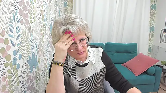 Snapshot of EvelynJoyful chatting on March 14, 2025, 5:38 am EvelynJoyful online show from March 14, 2025, 5:38 am
