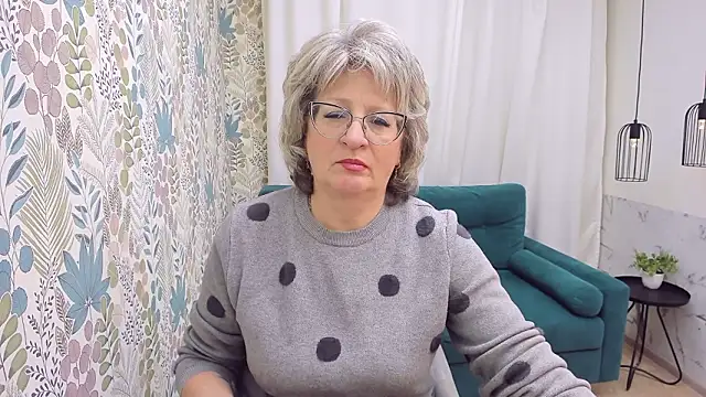 EvelynJoyful online show from February 2, 2026, 5:06 am