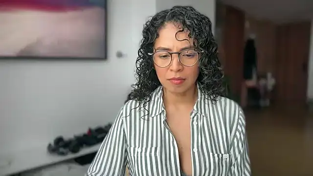 Snapshot of illaroom chatting on February 3, 2026, 7:52 pm illaroom online show from February 3, 2026, 7:52 pm