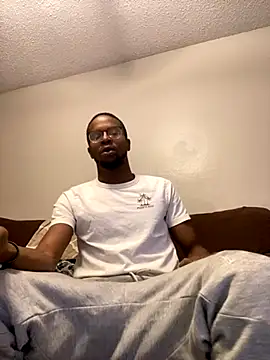 Snapshot of daloyhasabigdick chatting on October 20, 2025, 2:06 pm daloyhasabigdick online show from October 20, 2025, 2:06 pm