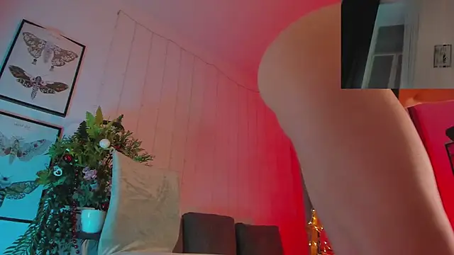 Snapshot of LilianKroft chatting on December 25, 2024, 12:26 pm LilianKroft online show from December 25, 2024, 12:26 pm