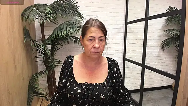 Snapshot of LindaPassionate chatting on June 12, 2026, 1:10 pm LindaPassionate online show from June 12, 2026, 1:10 pm