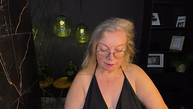 NataliMellow online show from November 4, 2025, 1:21 pm