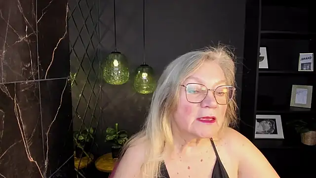 NataliMellow online show from January 5, 2026, 5:27 pm