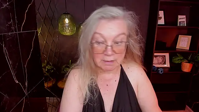 NataliMellow online show from July 7, 2026, 1:26 pm