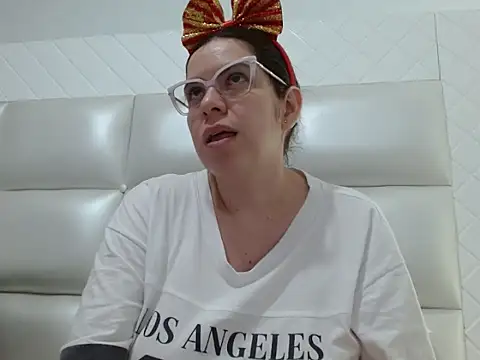 Snapshot of ashlymoon chatting on December 2, 2025, 1:00 am ashlymoon online show from December 2, 2025, 1:00 am