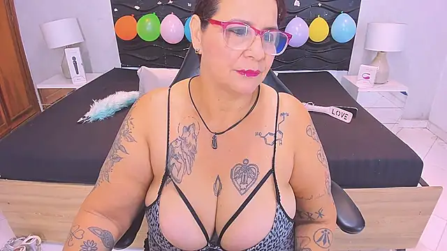 Snapshot of laura_riley chatting on January 17, 2026, 12:54 pm laura riley online show from January 17, 2026, 12:54 pm