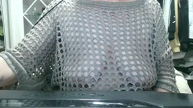 heidi60 online show from November 1, 2025, 5:04 pm