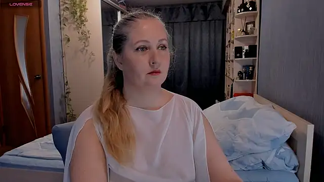 Snapshot of SweetLanna chatting on April 1, 2026, 8:39 pm SweetLanna online show from April 1, 2026, 8:39 pm