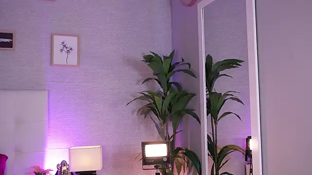 cinnamon afrodit online show from October 19, 2025, 7:47 pm