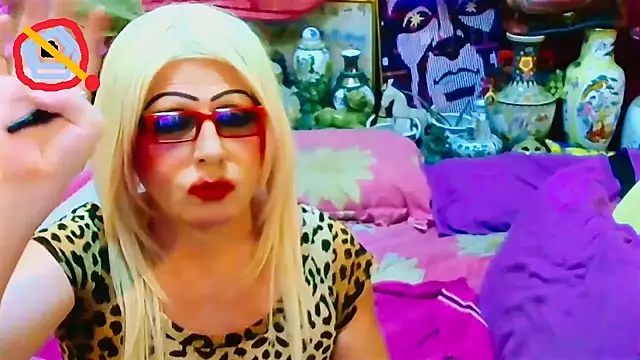 Goldeena online show from September 28, 2025, 9:42 pm