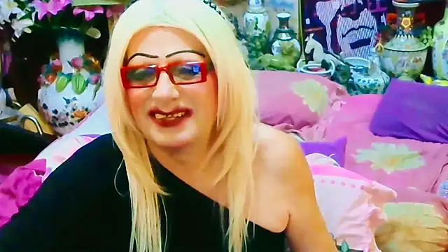 Goldeena online show from October 4, 2025, 11:25 pm