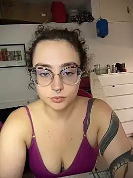 ladyturtle online show from July 18, 2026, 12:48 am