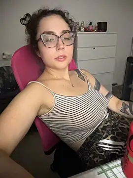 ladyturtle online show from August 2, 2026, 9:02 pm