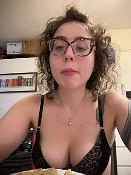ladyturtle online show from August 3, 2026, 11:52 pm