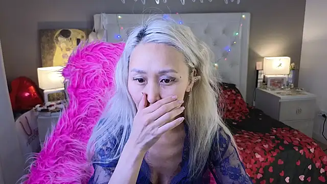 RoxalanaStar online show from February 20, 2026, 10:21 pm