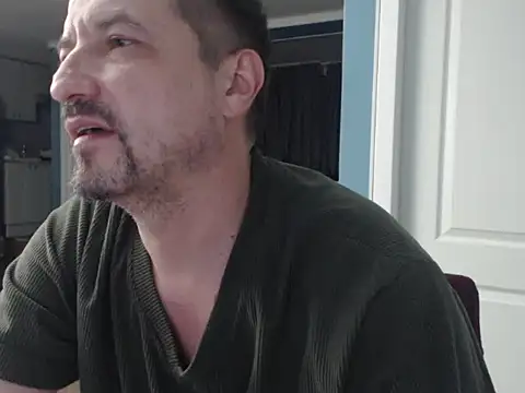 Snapshot of MisterFaithRO chatting on May 17, 2026, 1:47 am MisterFaithRO online show from May 17, 2026, 1:47 am