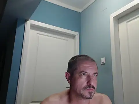 Snapshot of MisterFaithRO chatting on June 18, 2026, 10:03 pm MisterFaithRO online show from June 18, 2026, 10:03 pm