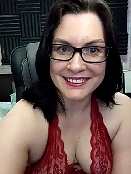Snapshot of DesreRose chatting on April 5, 2026, 11:57 pm DesreRose online show from April 5, 2026, 11:57 pm