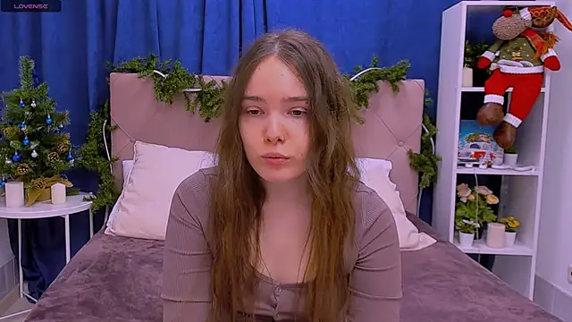 Snapshot of Janie_JJ_Curvie chatting on December 21, 2025, 2:30 am Janie JJ Curvie online show from December 21, 2025, 2:30 am