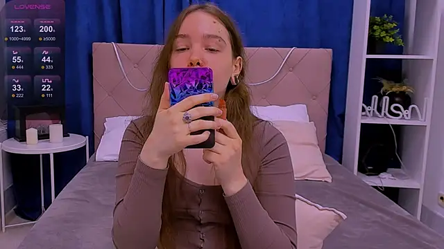 Janie JJ Curvie online show from March 17, 2026, 1:21 am