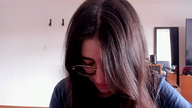 HazelKush online show from January 15, 2026, 2:10 pm