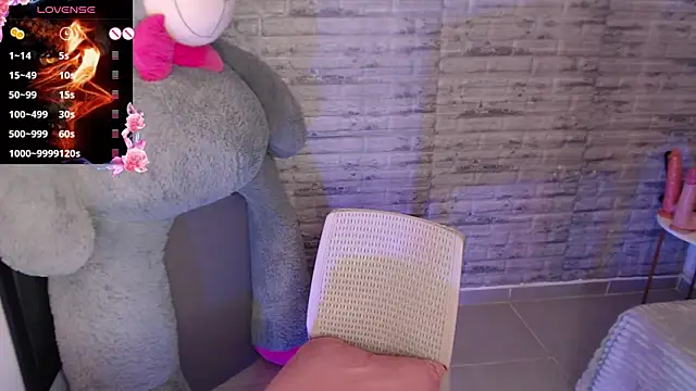 Snapshot of TinnaCobb chatting on January 15, 2026, 4:22 pm TinnaCobb online show from January 15, 2026, 4:22 pm