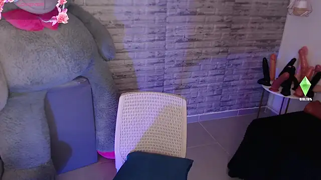 Snapshot of TinnaCobb chatting on February 12, 2026, 3:29 pm TinnaCobb online show from February 12, 2026, 3:29 pm