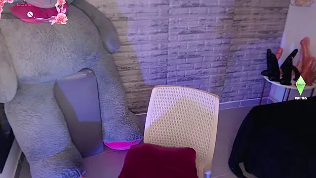 Snapshot of TinnaCobb chatting on February 21, 2026, 11:33 am TinnaCobb online show from February 21, 2026, 11:33 am