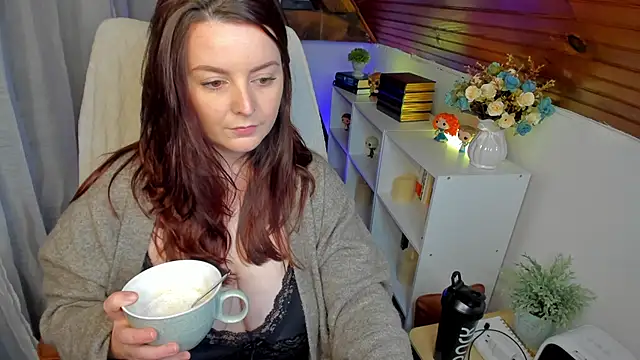 Snapshot of ErinMarshall chatting on February 12, 2025, 4:00 pm ErinMarshall online show from February 12, 2025, 4:00 pm
