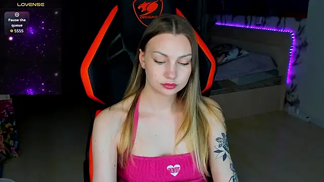 BiMolly online show from March 31, 2026, 8:09 pm