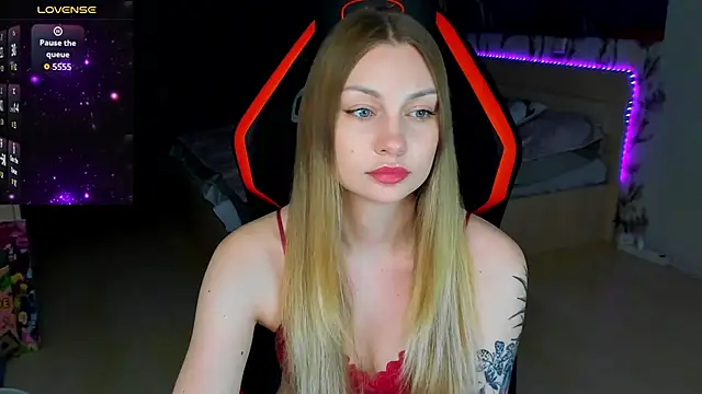 BiMolly online show from April 3, 2026, 10:19 pm